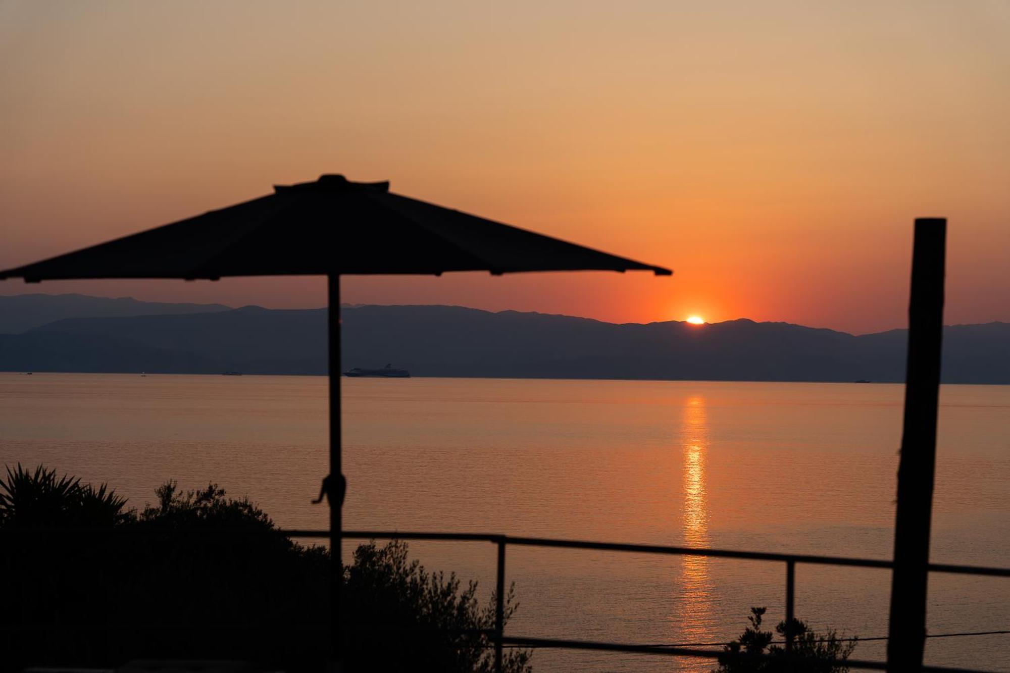 Antares Boutique Guesthouse Перама Экстерьер фото